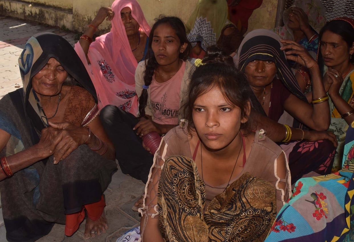 Chitrakoot Murder, Farmer strangled to death in the camp, send three lakh rupees written on the wall