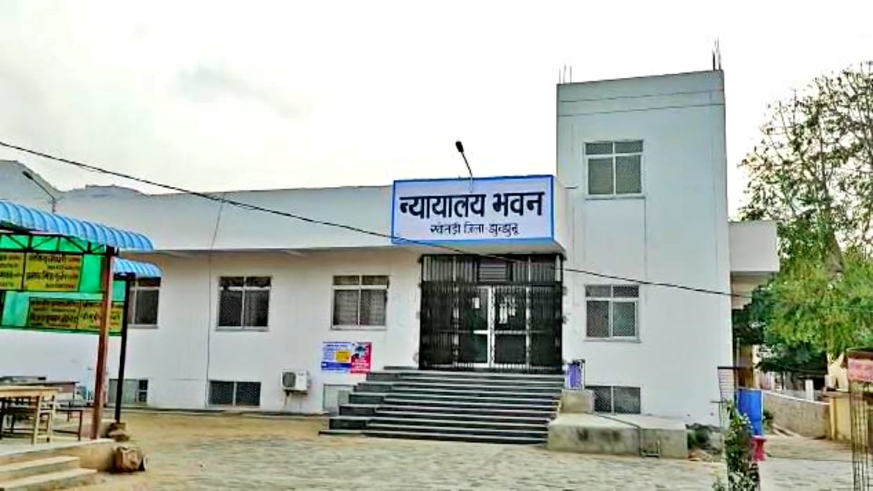 Jhunjhunu Khetri ACJM and clerk had a fight in the court premises