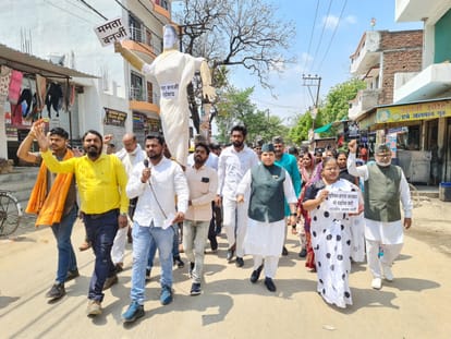 Bharatiya Awam Party angry over violence in West Bengal, burnt effigy of Mamta Banerjee