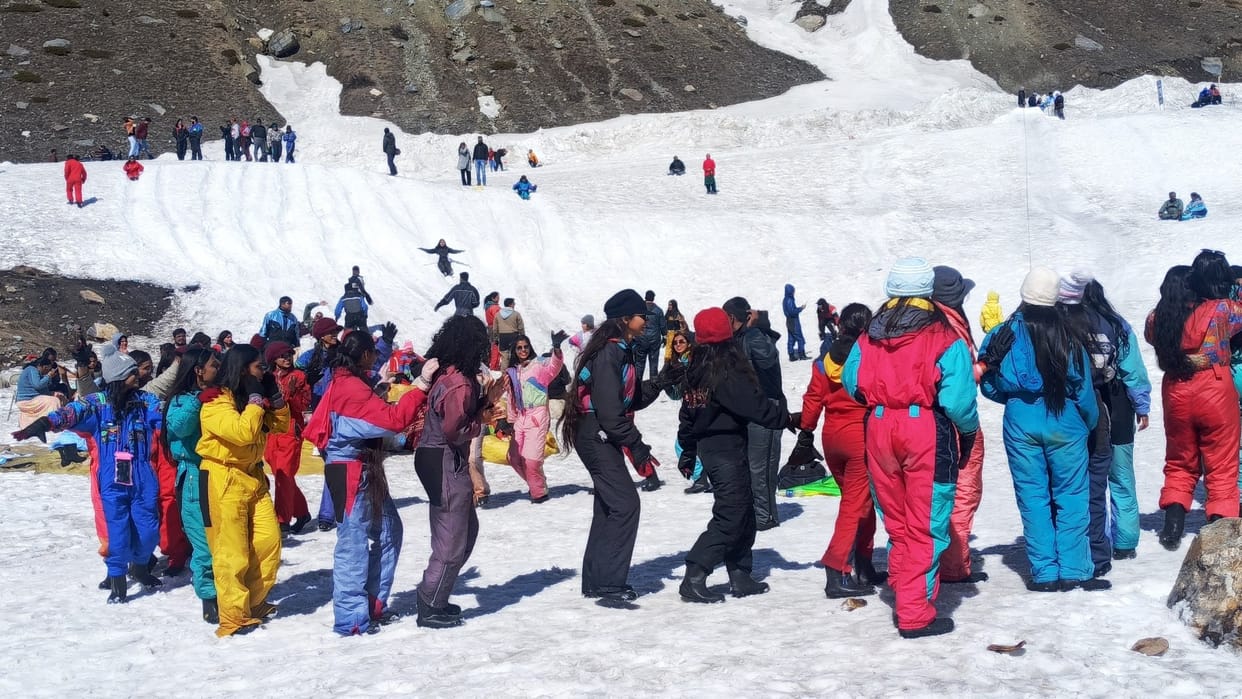 Atal tunnel Rohtang restored to traffic tourists enjoy snow covered mountains in Sissu