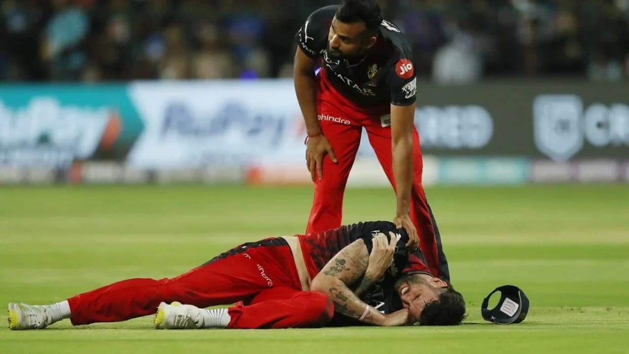 IPL 2023 RCB bowler Reece Topley Injures His Shoulder Royal Challengers Bangalore vs Mumbai Indians