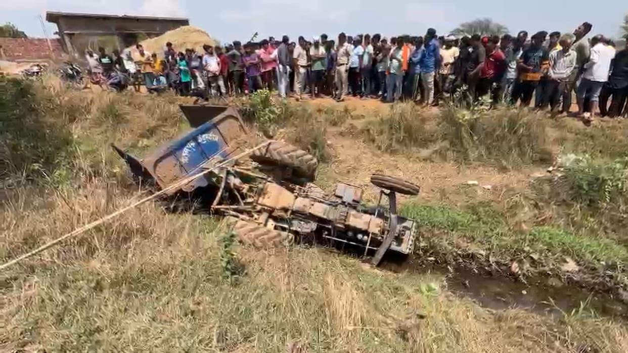 driver dies after speeding tractor falls into canal in chhattisgarh sakti