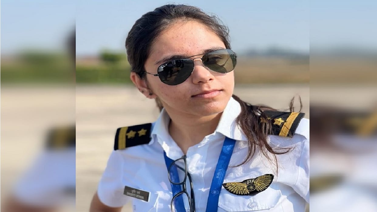 Girl from baghpat became a commercial pilot after two years of training