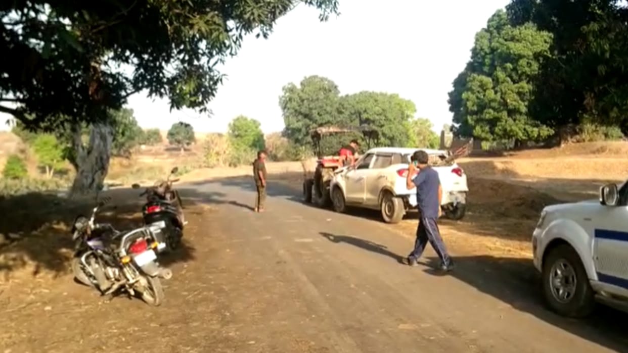 Absconding ganja smuggler died in road accident, three injured,