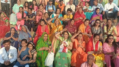 Jai Jai Mahakal chanted in Kashi Vishwanath Dham shipra River water offered to Baba