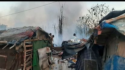 Fire broke out in the settlement of Bangladeshi infiltrators in Agra six shanties were burnt