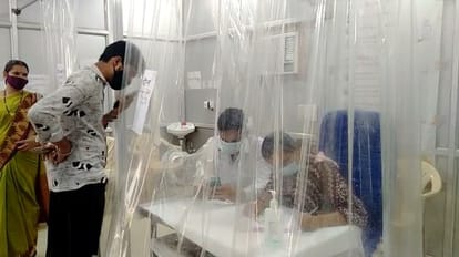 छत्तीसगढ़ में कोरोना विस्फोट: बिलासपुर में एक की मौत, धमतरी में 19 छात्राएं और बेमेतरा में चार संक्रमित मिले Covid-19 In Chhattisgarh; 23 positive including 19 girls students, one dead