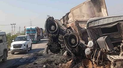 Unnao: Fire broke out in collision of trucks, traffic affected for five hours