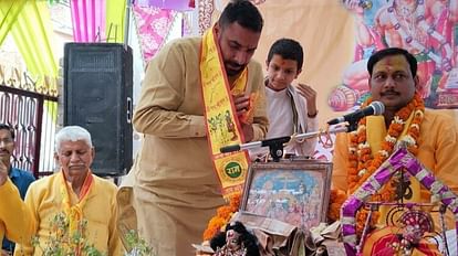 Aligarh News: प्रेममूर्ति दीपक महाराज ने कथा में बहाई भक्ति रस धारा, कहा अनुकरणीय है प्रभु श्रीराम का आदर्श Premmurti Deepak Maharaj shed devotional juice in the story