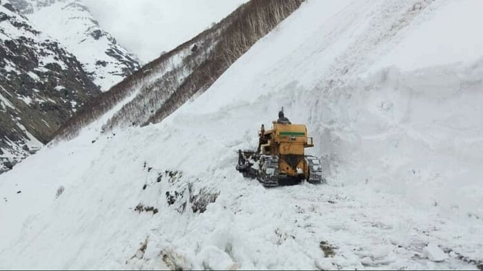 Himachal News: बर्फबारी देखने के लिए मनाली आने को पर्यटक बेताब, होटलों में धड़ाधड़ हो रही बुकिंग Tourists eager to come to Manali to see snowfall, booking in hotels