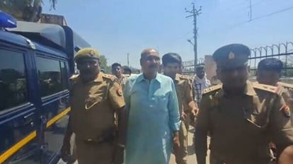 Azamgarh: सत्ता का दुरुपयोग कर रही BJP सरकार, पेशी पर आए सपा विधायक रमाकांत की हुंकार, बोले- कोर्ट करेगा न्याय BJP government misusing power SP MLA Ramakant yadav said in azamgarh court,