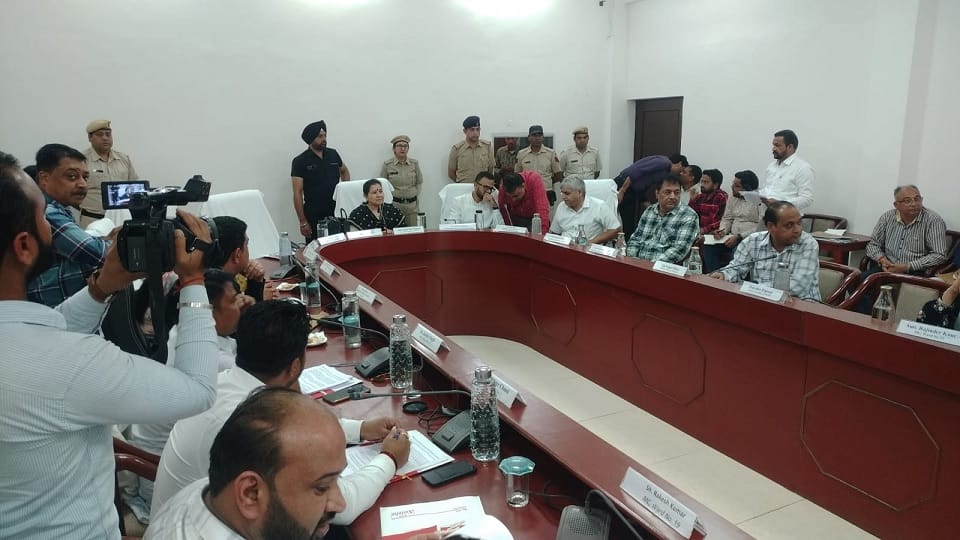 Budget meeting of Municipal Corporation in Ambala and meeting met with uproar