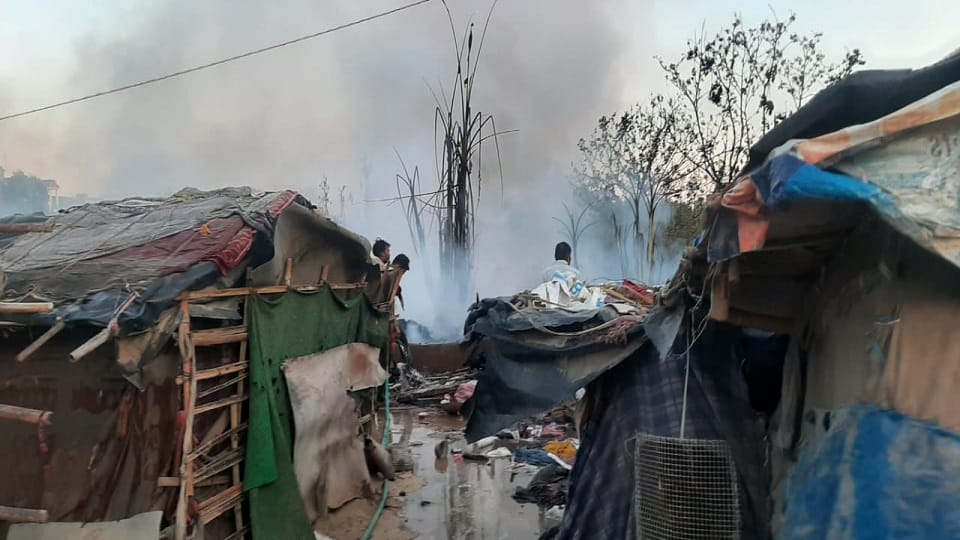 Fire broke out in the settlement of Bangladeshi infiltrators in Agra six shanties were burnt