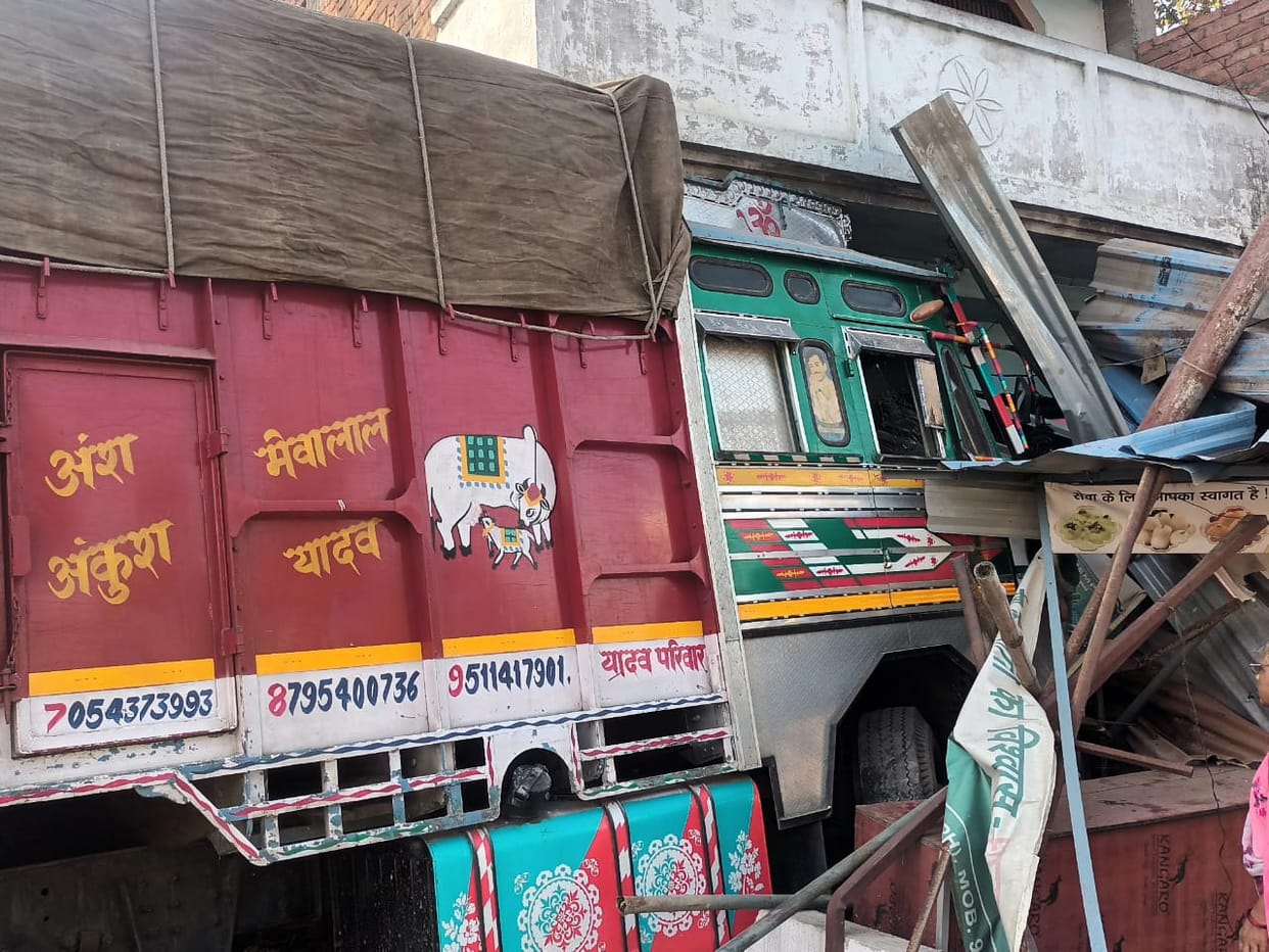 uncontrolled truck rammed into roadside sweet shop in azamgarh people narrowly escaped