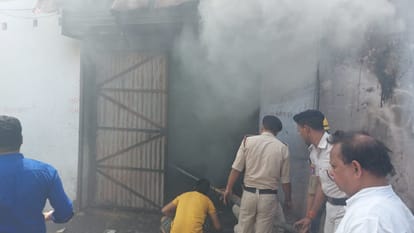 Bihar: Fire broke out in a book shop in Nalanda, miscreants had set it on fire 4 days ago.