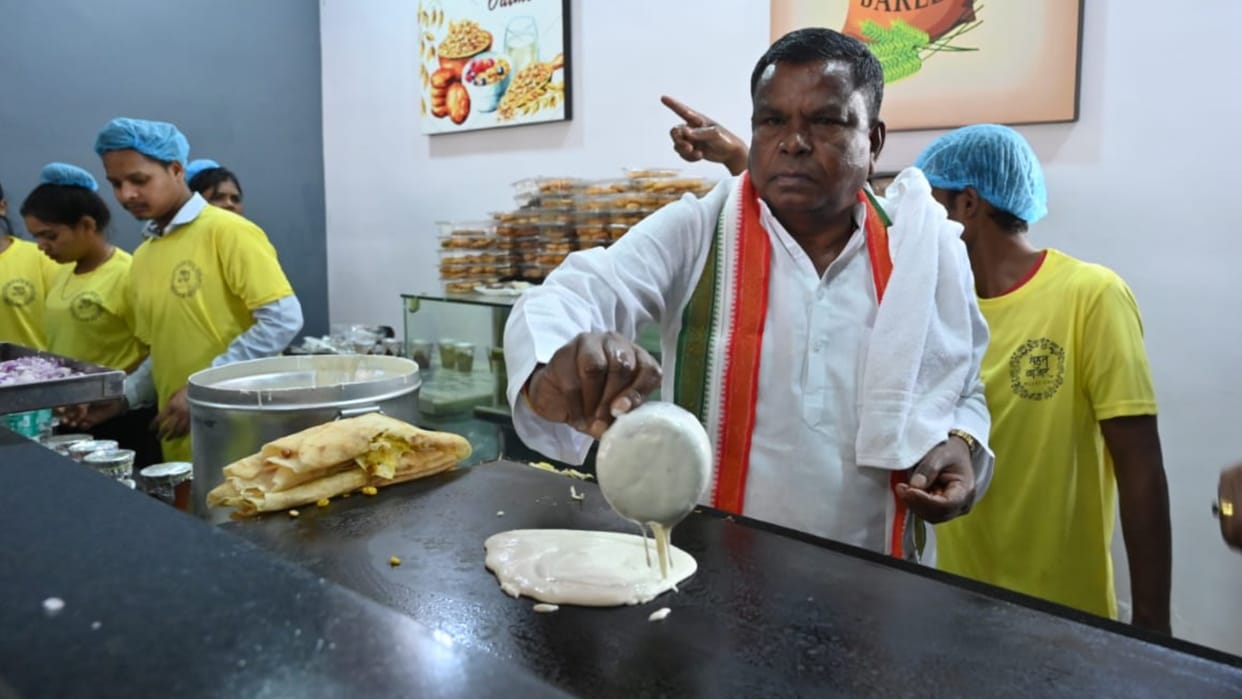chhattisgarh excise minister kawasi lakhma inaugurated millet cafe 'Sehat Bazar' in balrampur