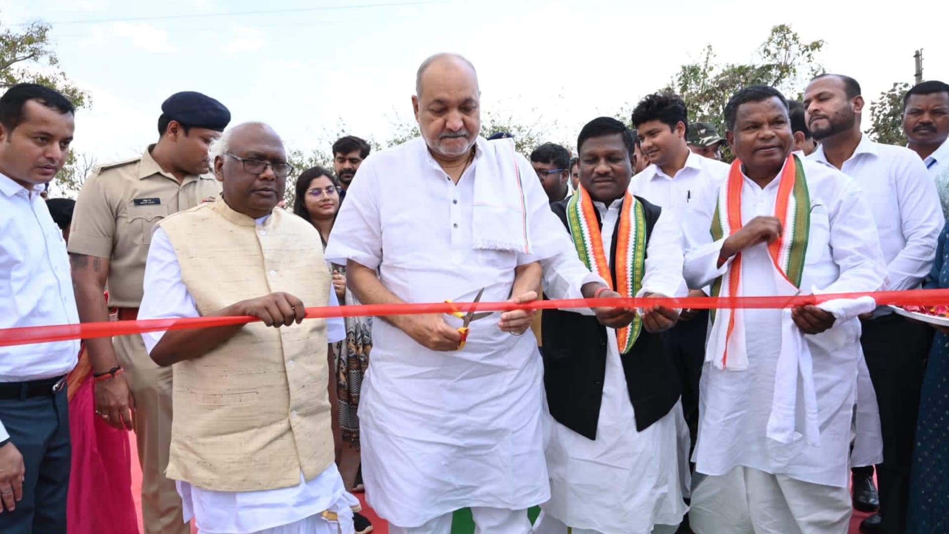 chhattisgarh excise minister kawasi lakhma inaugurated millet cafe 'Sehat Bazar' in balrampur