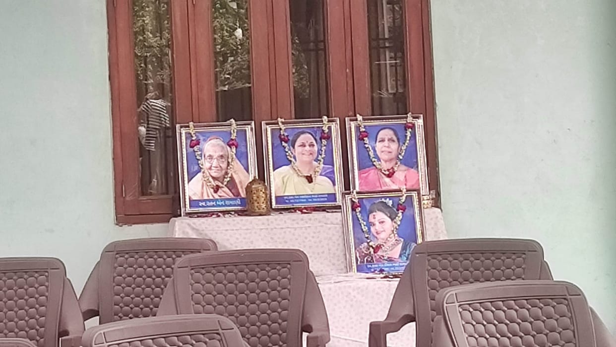 mother-in-law-and-daughter-in-law-sacrificed-their-lives-son-started-playing-in-the-garden-so-he-survived