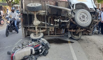 Big accident averted in Mau vehicle carrying oxygen cylinder overturned on school van,