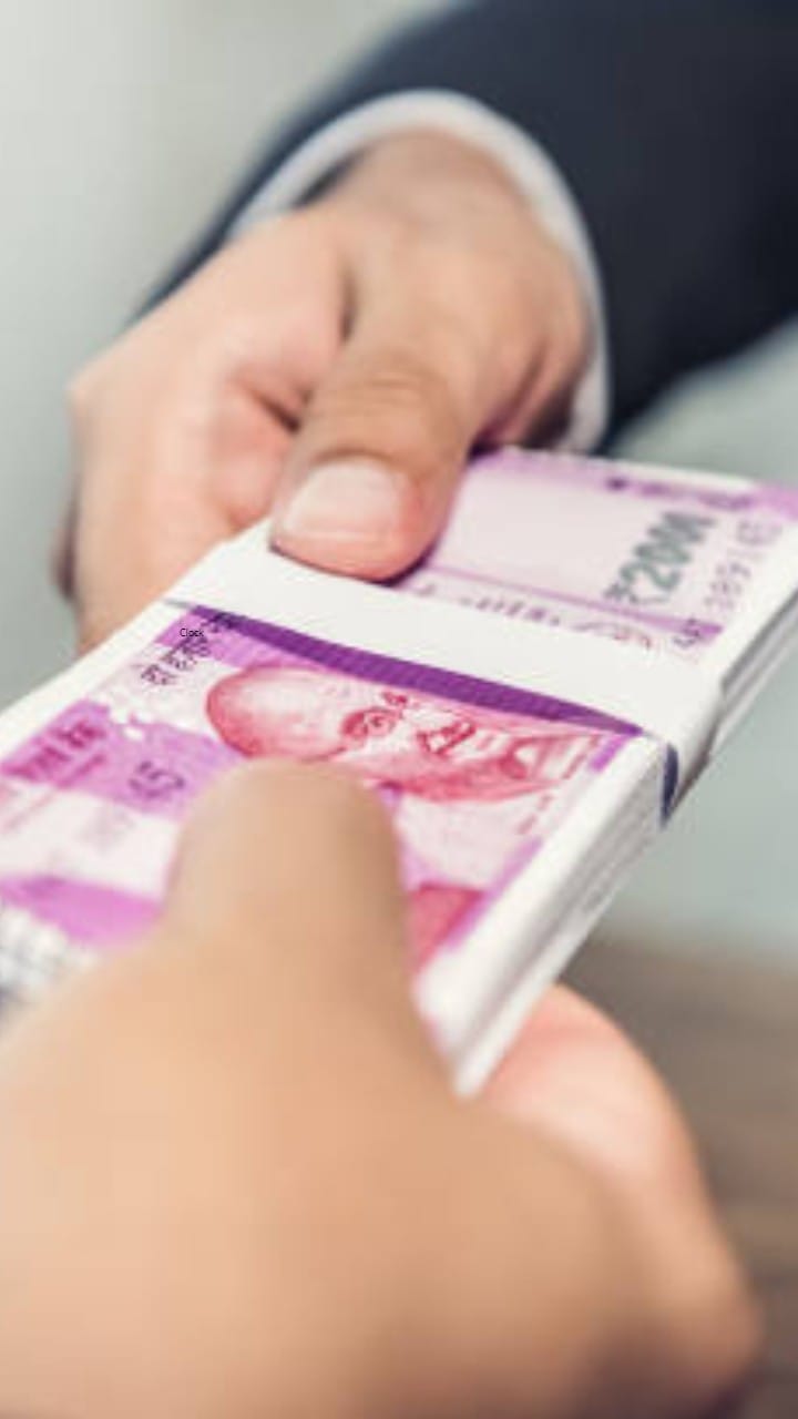 Dehradun Nagar Nigam Information Commissioner surprised to see functioning fine imposed