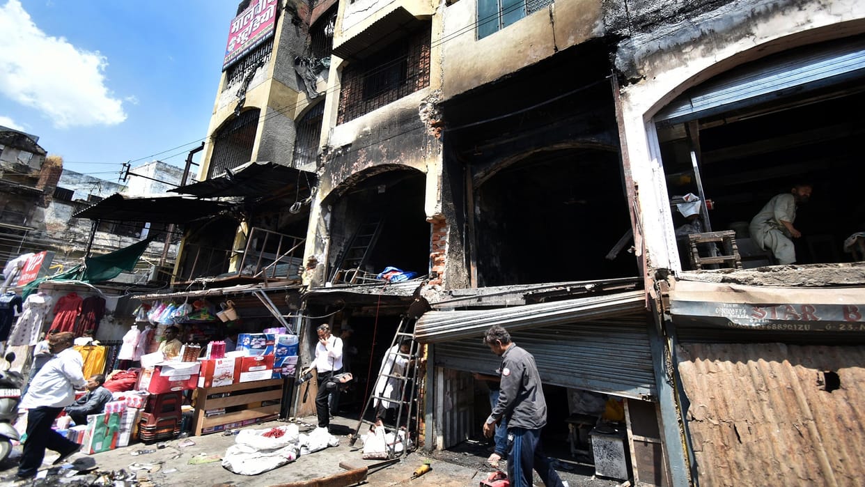 Sanjay Market: Assessment of damage started in Nehru Complex fire, City Magistrate saw the reality