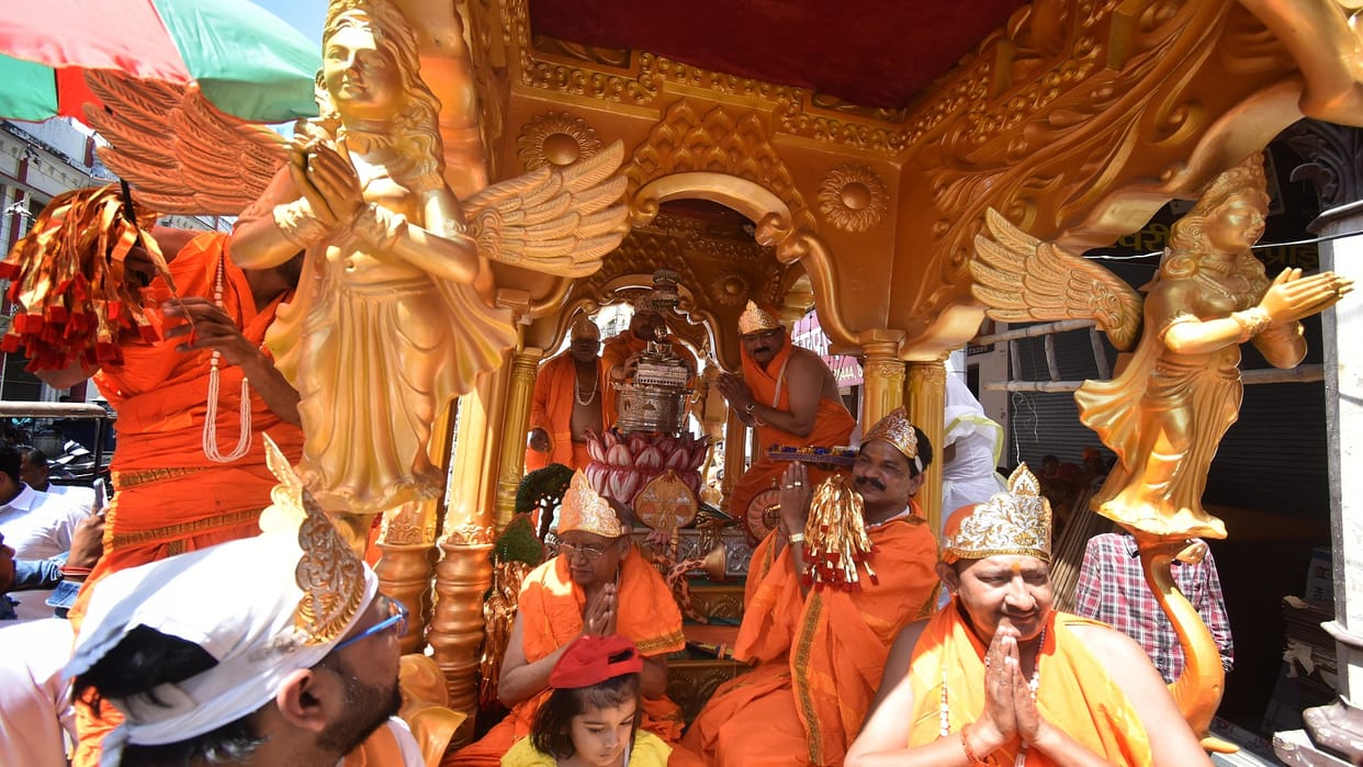 Mahavir Jayanti: Lord Mahavir came out on a palanquin, proclaiming live and let live