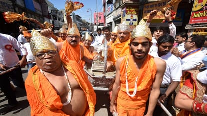 Mahavir Jayanti: Lord Mahavir came out on a palanquin, proclaiming live and let live