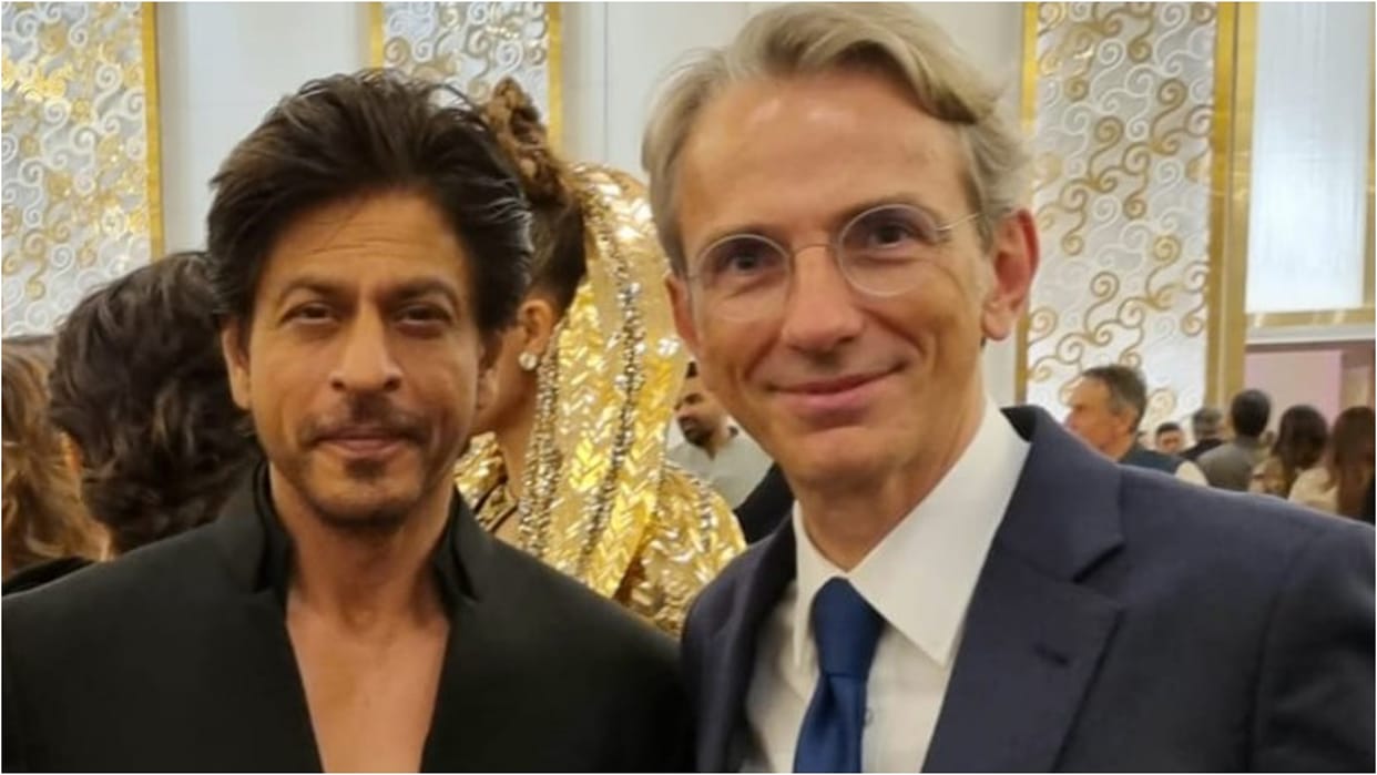 France Ambassador in india emmanuel lenain shares latest pics with ShahRukh Khan