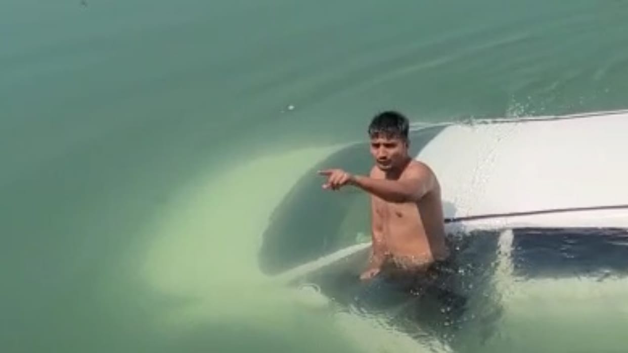 young man saved driver life from car that fell into canal in Janjgir-Champa