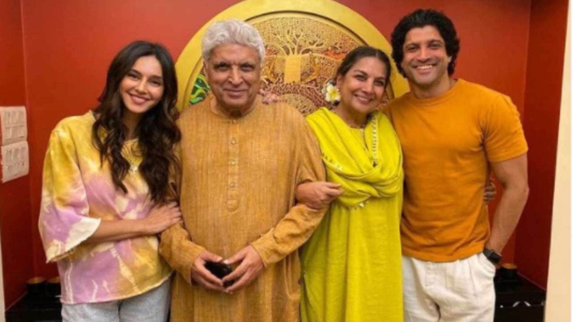 Farhan Akhtar stepmother Shabana Azmi remember her wedding time with javed akhtar said it was not that easy