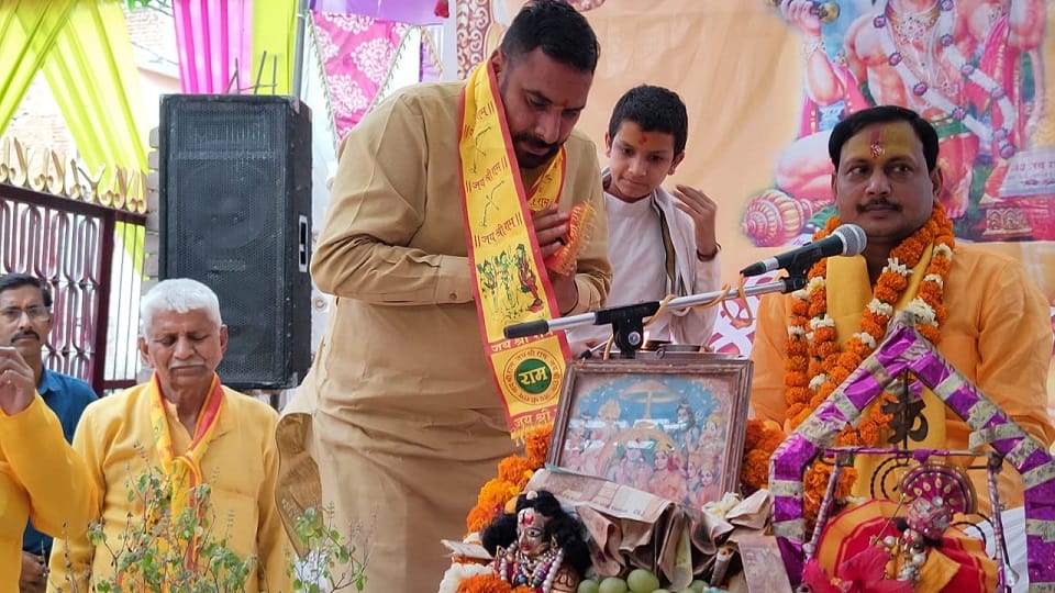 Premmurti Deepak Maharaj shed devotional juice in the story