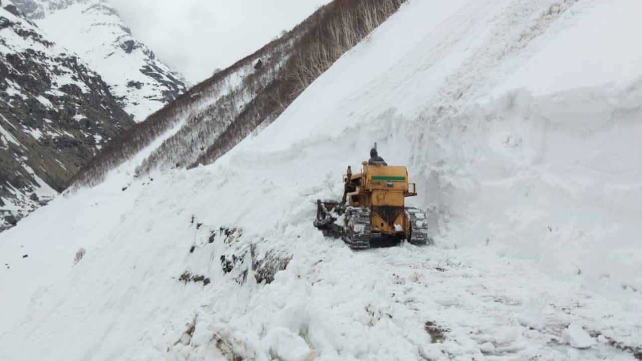 Tourists eager to come to Manali to see snowfall, booking in hotels
