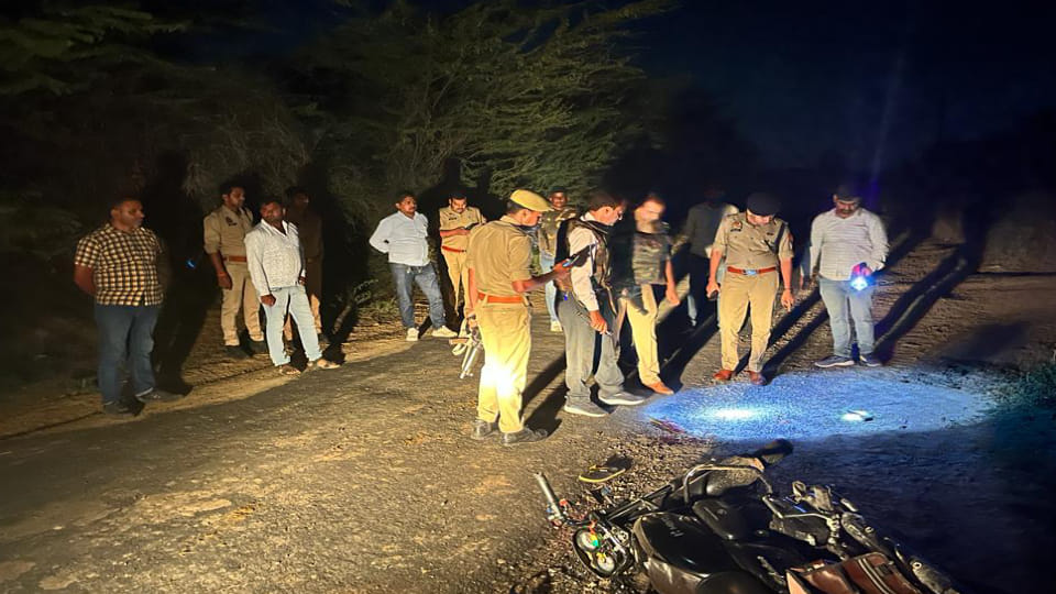 police arrested three including leader of transformer theft gang during encounter In Agra