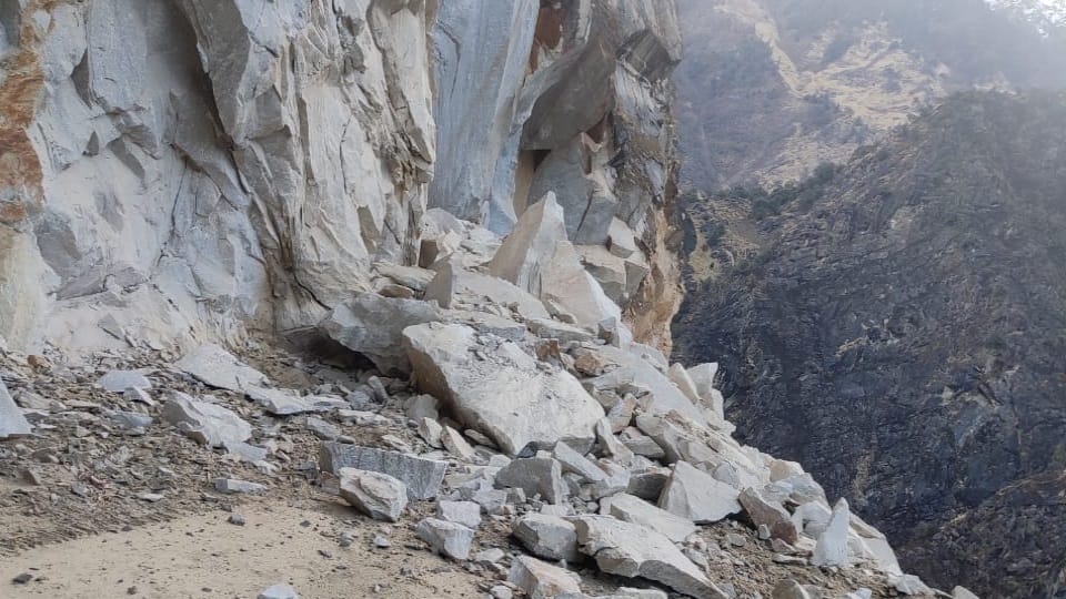 Tawaghat-Lipulekh Road: Rock Collapse tipper carrying military goods buried under debris along with driver
