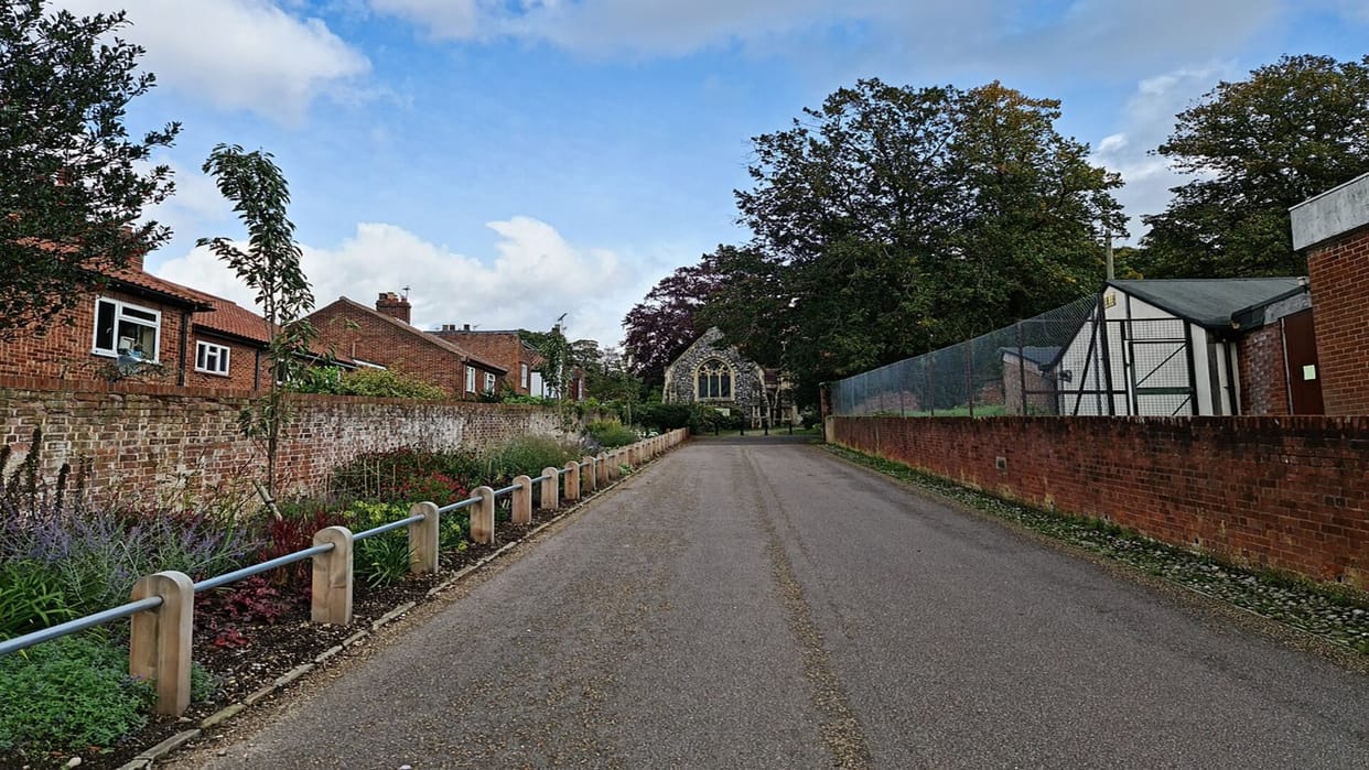 Weird Village: UK Village Where Kids Are Banned From Playing Outdoor Games Know Interesting Facts in Hindi