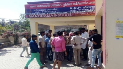 यूपी पुलिस का इतना खौफ: आईपीएल सट्टे के शक में पुलिस ने उठाया पति, डर के मारे पत्नी ने दे दी जान Husband arrested by the police on suspicion of IPL betting Shocked wife committed suicide