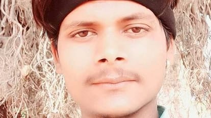 Azamgarh Crime: ट्रक पर गमछे के सहारे लटकता मिला युवक का शव, घटना से परिजनों में कोहराम Azamgarh Crime: Dead body of a young man found hanging on a truck with the help of a pot