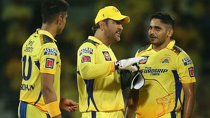 IPL 2023: धोनी ने दी CSK की कप्तानी छोड़ने की धमकी! गेंदबाजों से कहा- नो बॉल-वाइड फेंकना बंद करें या फिर... CSK vs LSG IPL 2023: MS Dhoni threatens to leave CSK captaincy after no balls and extra wides by pace bowlers