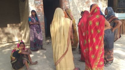 करंट की चपेट में आने से मजदूर की मौत: नलकूप बोरिंग कर रहे थे मजदूर, घटना के बाद मचा हड़कंप Worker dies due to electrocution: Workers were boring tubewells, there was a stir after the incident