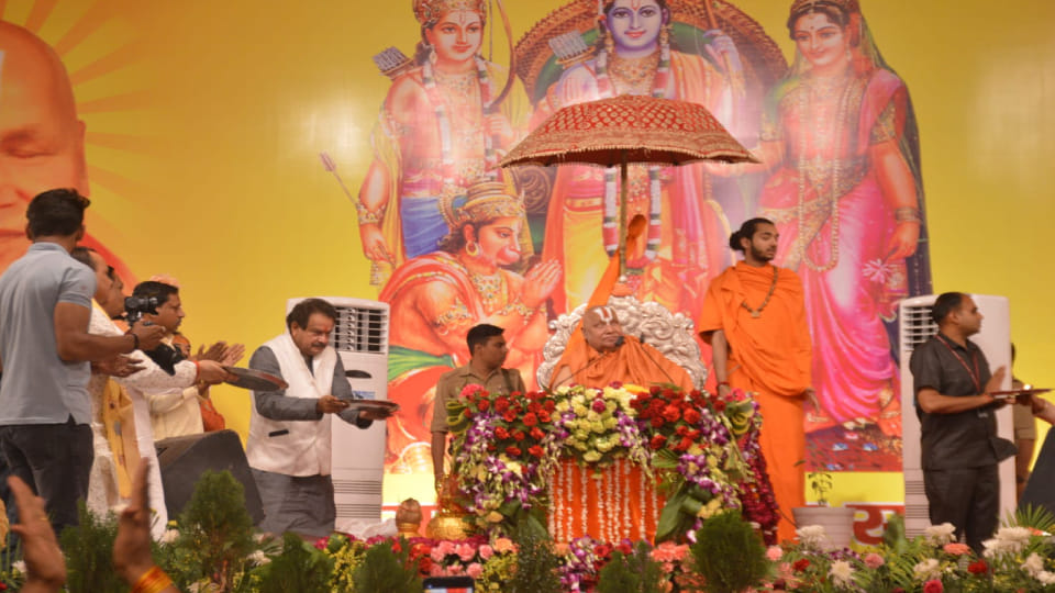 story of birth of Ram Lala was described in second day Ram Katha of Swami Rambhadracharya ji in Agra