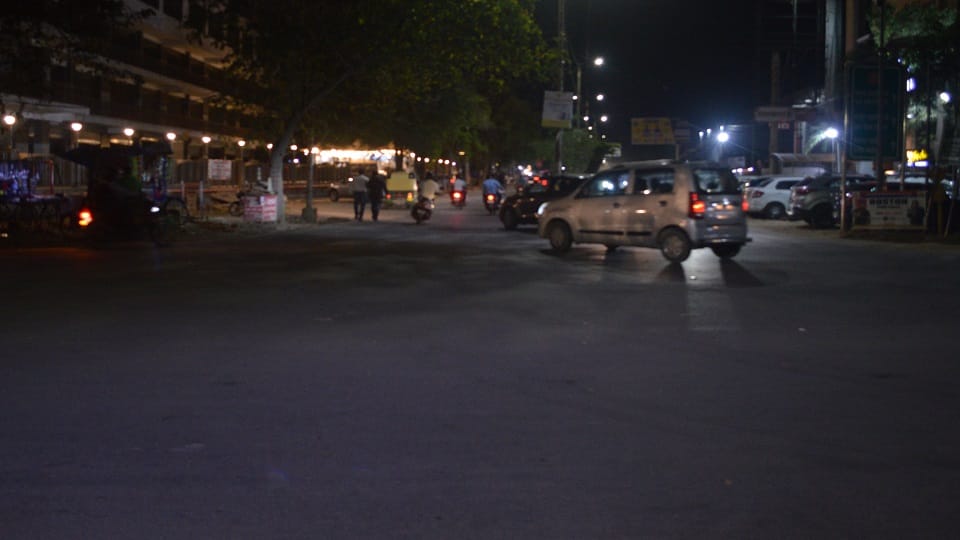 Agra night is dangerous roads are empty gets dark careful when leaving the house