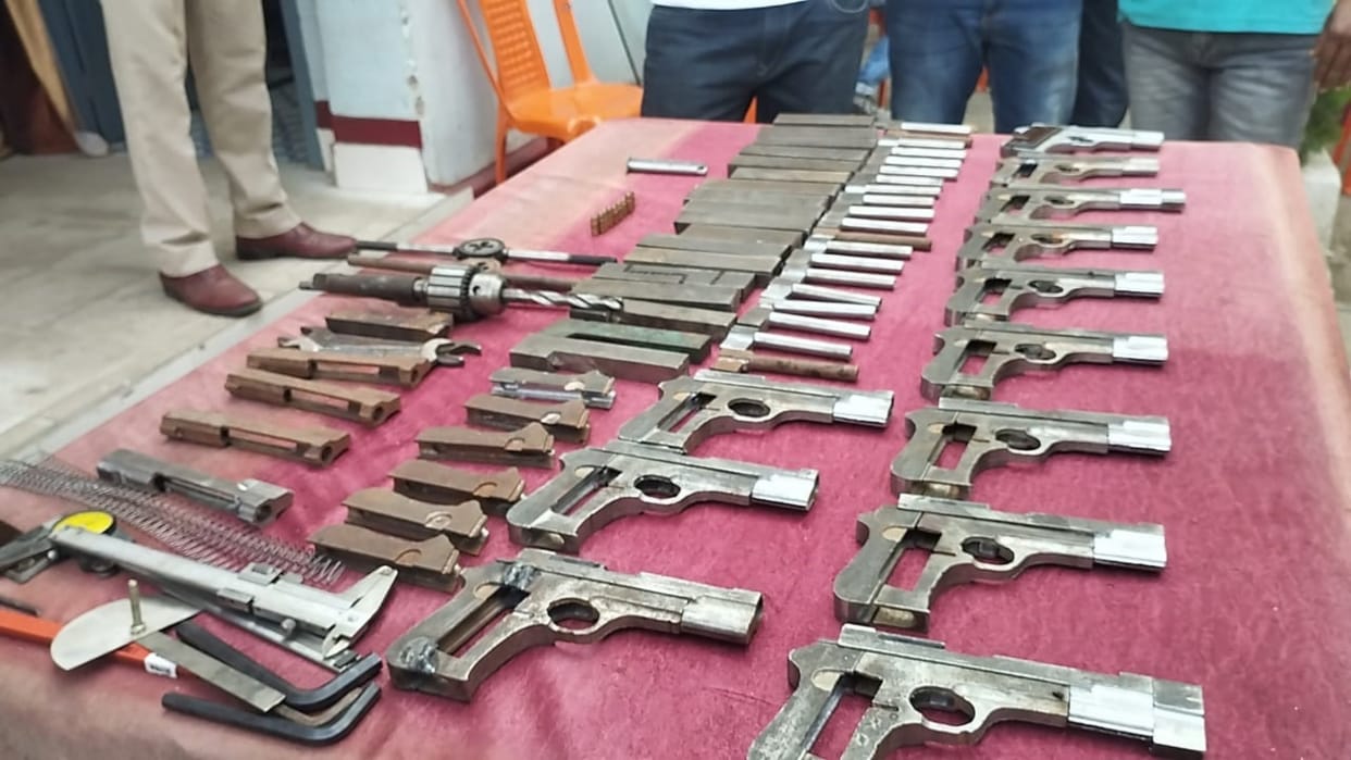 Big action of Bihar-Kolkata STF, huge quantity of illegal weapons recovered, four miscreants arrested