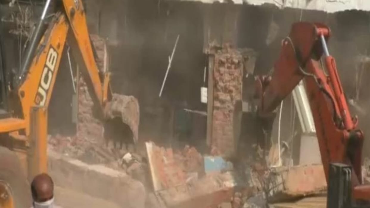 Janjgir-Champa District administration removed encroachment in Naila nagar plaika area
