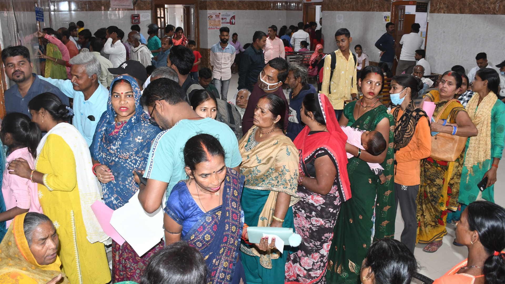 Even after increasing cases of corona in Gorakhpur patients not wearing masks
