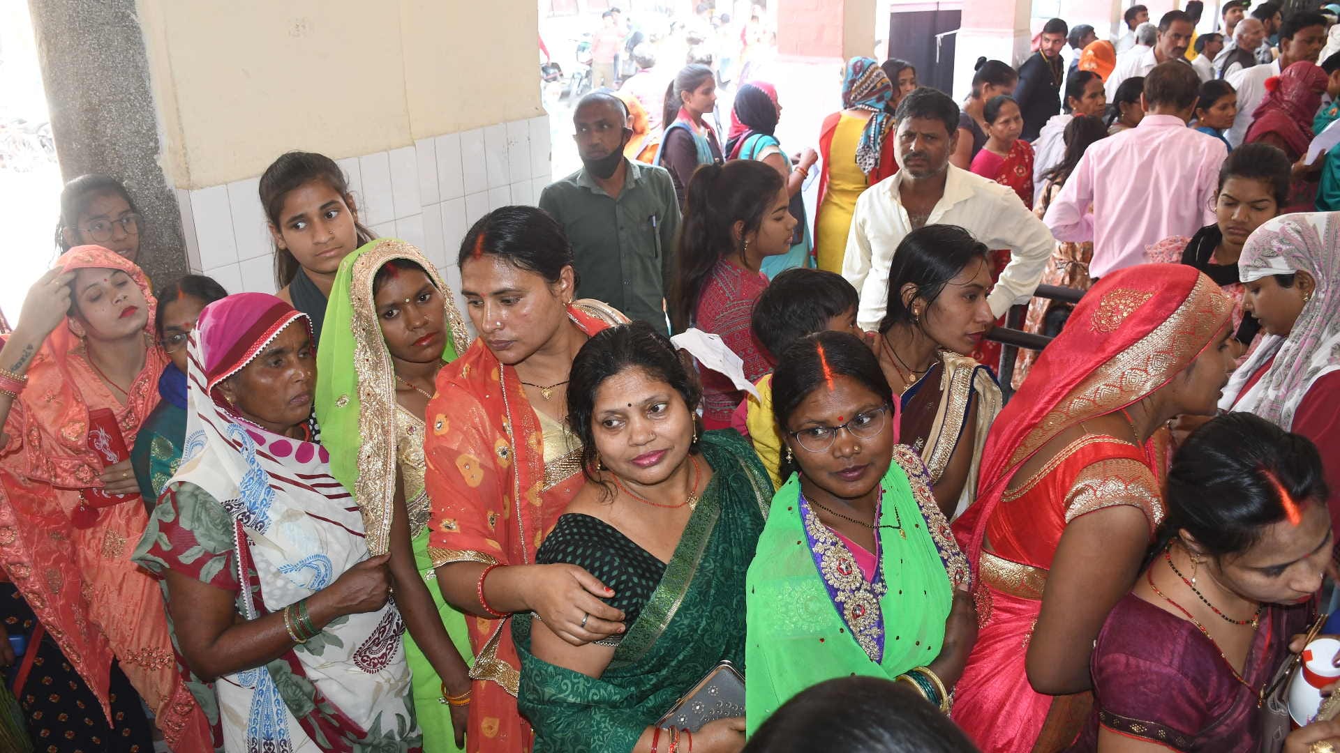 Even after increasing cases of corona in Gorakhpur patients not wearing masks