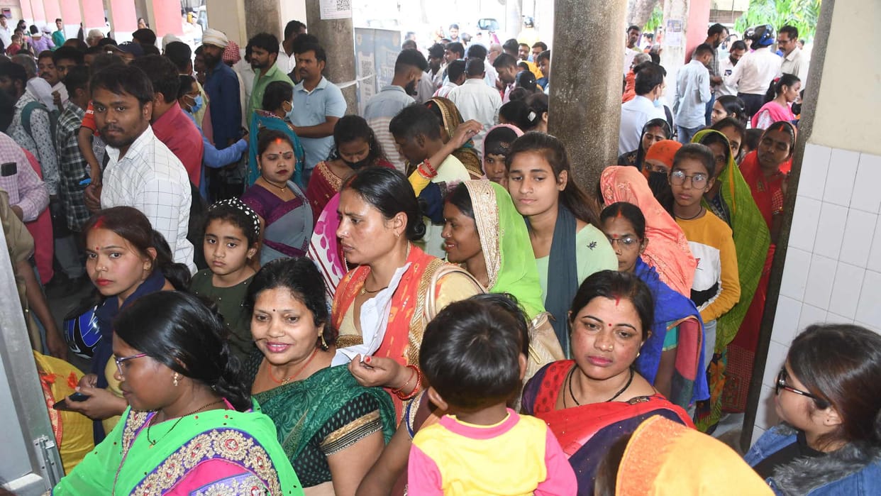 Even after increasing cases of corona in Gorakhpur patients not wearing masks
