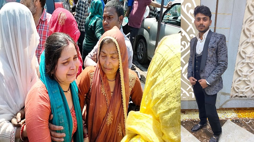 Ghaziabad man died in sparsh hospital after stone operation relative protest against