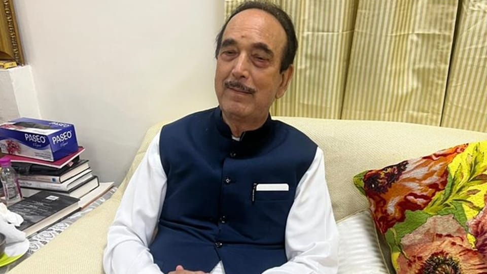 Ghulam nabi azad said pm modi behaved like statesman not taking revenge for rising issues