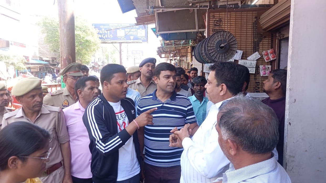 Baghpat: Traders raging on removal of encroachment closed the market, campaign continue