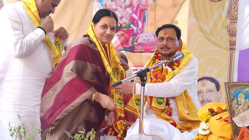 Mangala songs echoed in Lord Shri Ram's marriage the gods showered flowers